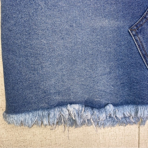 SOLD✨NWT Versona Size 14 Denim Mini Skirt with Raw Fringe Hem - Picture 3 of 7